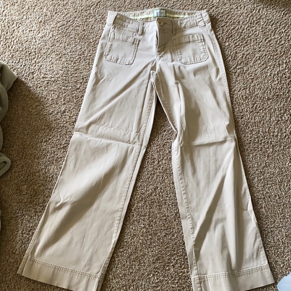American Eagle Outfitters Pants - Women’s American Eagle khaki pants size 8